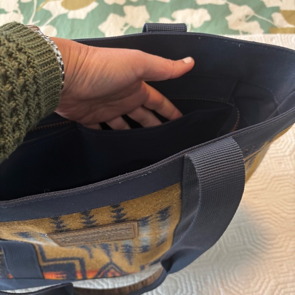Pendleton Wool Zip Tote - Picture 5 of 12